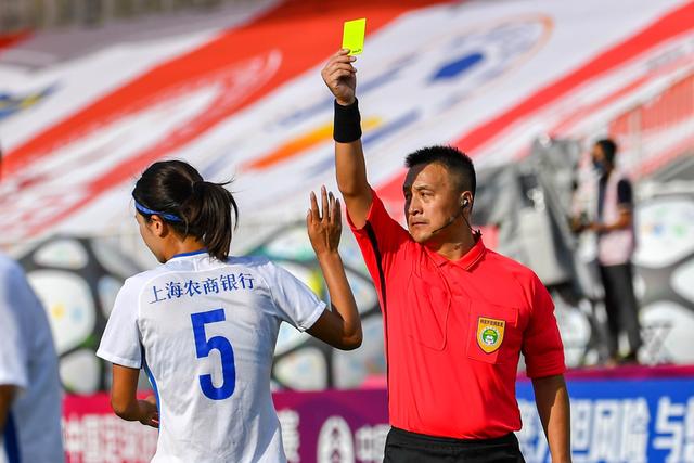 杨毅：哈登堪称史上最大球霸 保罗威少都被他挤走