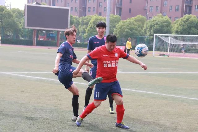 记者：詹姆斯不会向骑士索要顶薪 骑士希望他能签中产或签换回归